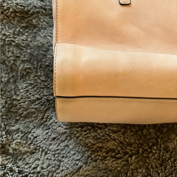 GUESS Tote Stye Handbag - Picture 10 of 16